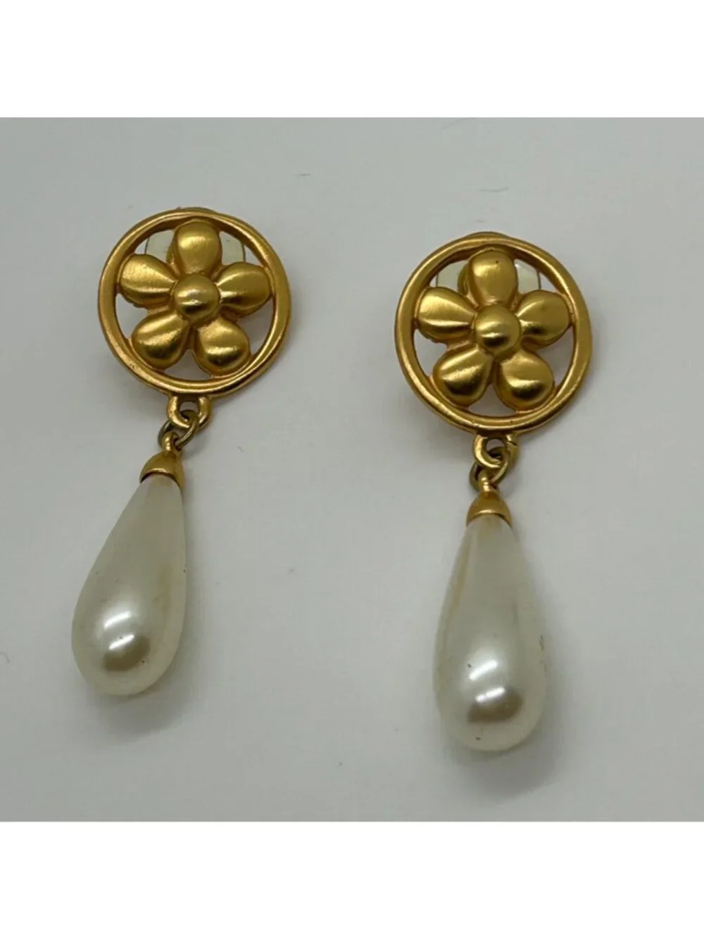 Vintage Anne Klein Gold Tone Flower Round Stud Earrings White Faux Pearl Drops